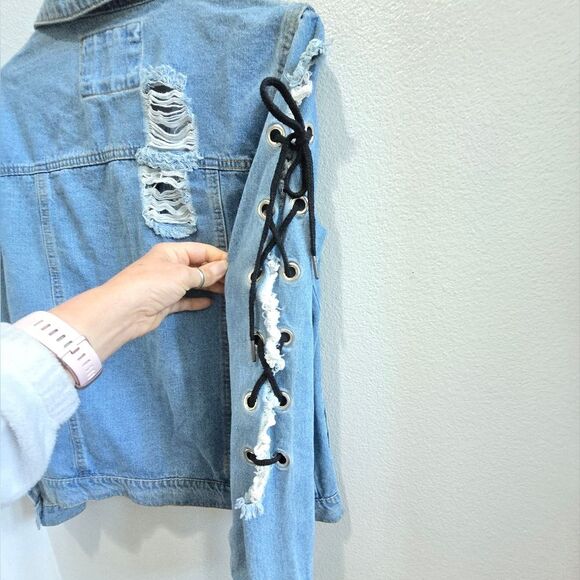 The style between us jean jacket ripped, laced, distressed size  large - Picture 4 of 5